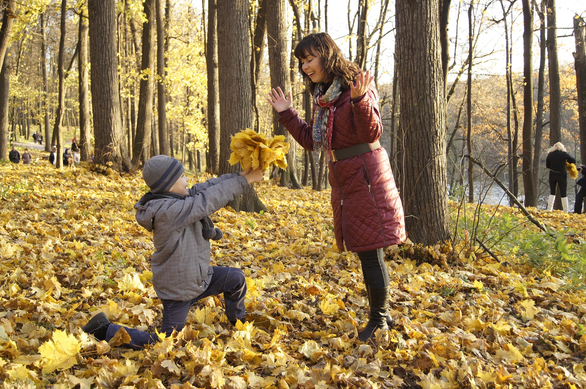 mother-and-son-g22951aa76_1920.jpg